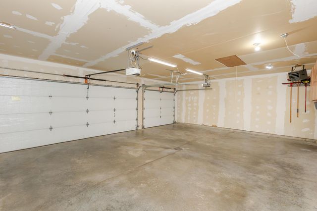 802 18th Avenue W, West Fargo, ND 58078