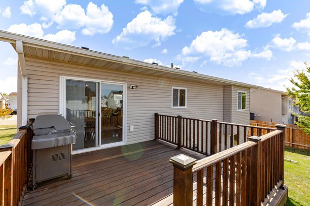 802 18th Avenue W, West Fargo, ND 58078