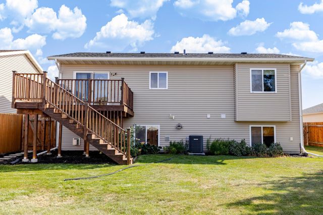 802 18th Avenue W, West Fargo, ND 58078