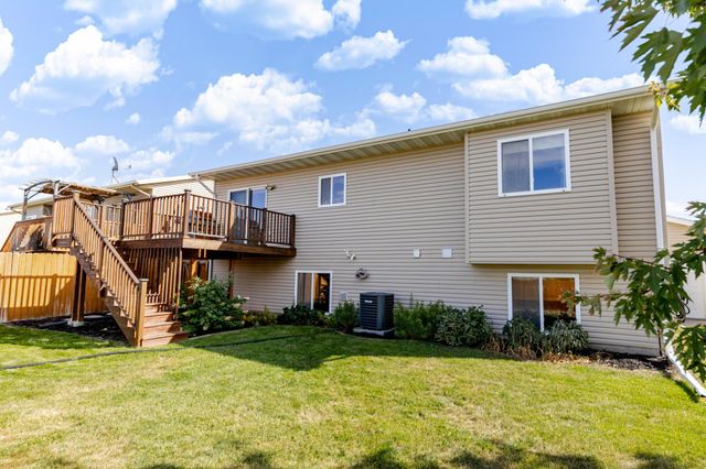 802 18th Avenue W, West Fargo, ND 58078