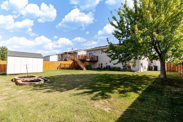 802 18th Avenue W, West Fargo, ND 58078
