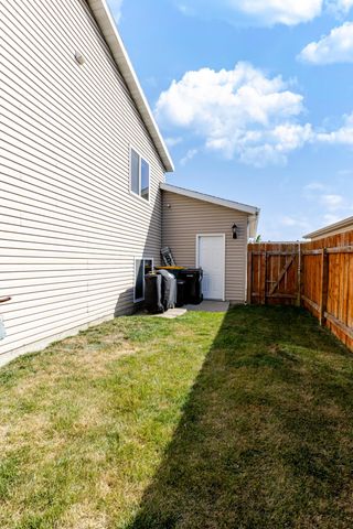 802 18th Avenue W, West Fargo, ND 58078
