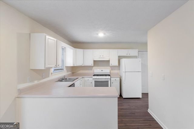 300 Carriage Lake Lane, Stockbridge, GA 30281