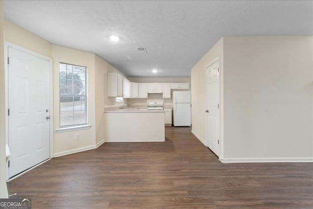 300 Carriage Lake Lane, Stockbridge, GA 30281