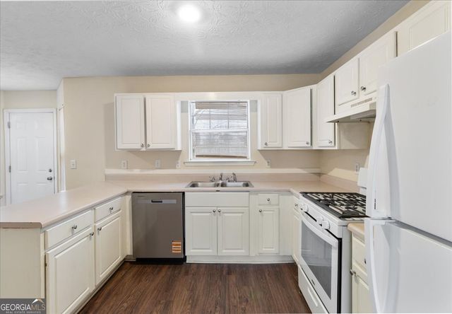 300 Carriage Lake Lane, Stockbridge, GA 30281