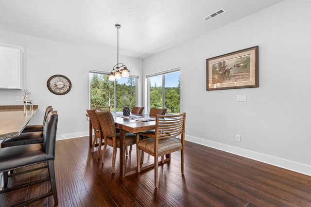 302 Penny Lane, Shady Cove, OR 97539