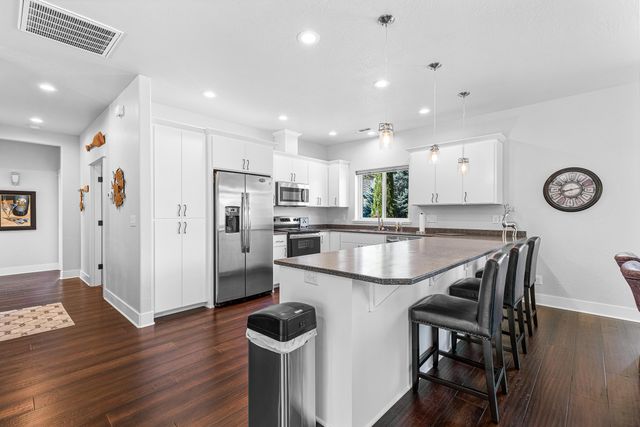 302 Penny Lane, Shady Cove, OR 97539