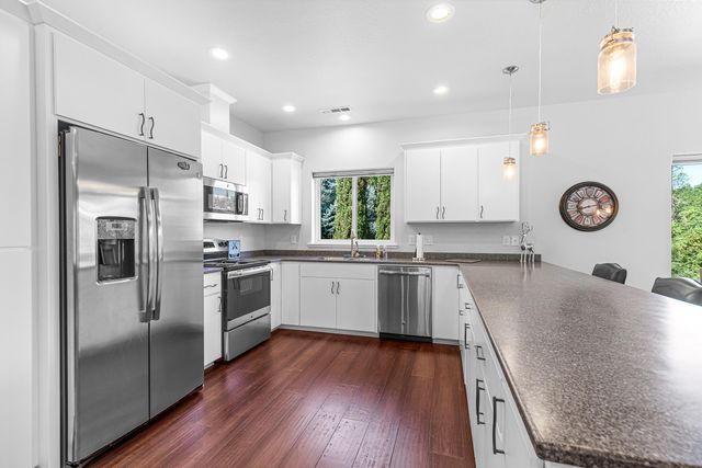 302 Penny Lane, Shady Cove, OR 97539