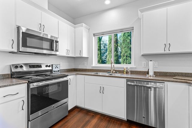 302 Penny Lane, Shady Cove, OR 97539