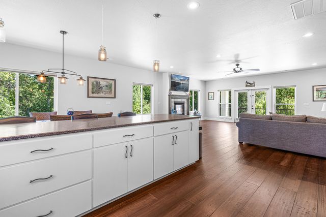 302 Penny Lane, Shady Cove, OR 97539