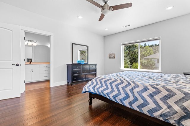 302 Penny Lane, Shady Cove, OR 97539