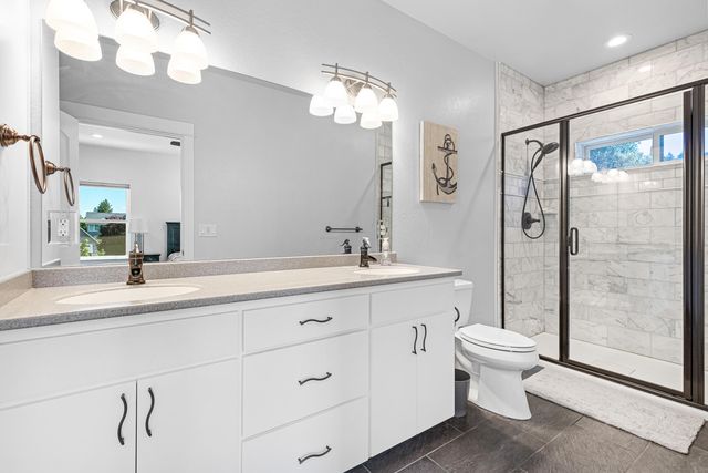 302 Penny Lane, Shady Cove, OR 97539