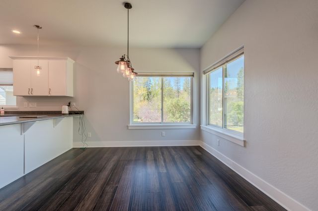 302 Penny Lane, Shady Cove, OR 97539