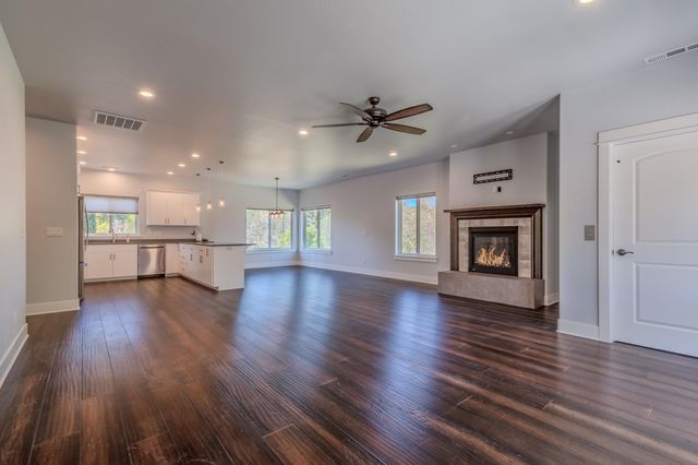 302 Penny Lane, Shady Cove, OR 97539