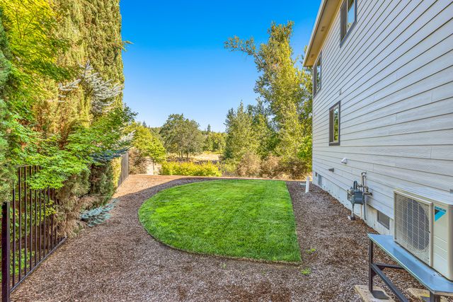 302 Penny Lane, Shady Cove, OR 97539