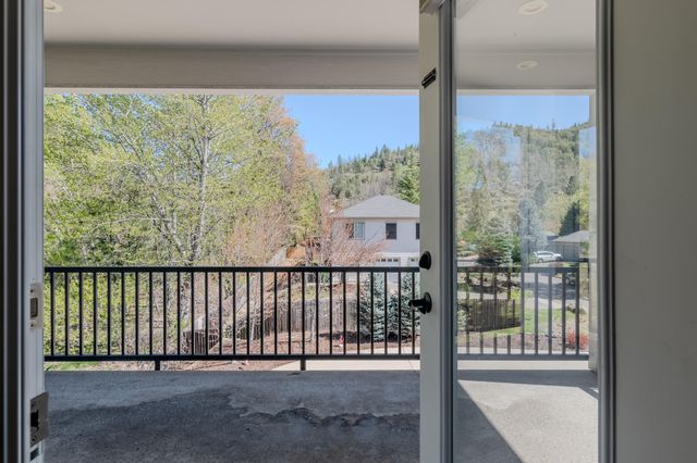 302 Penny Lane, Shady Cove, OR 97539