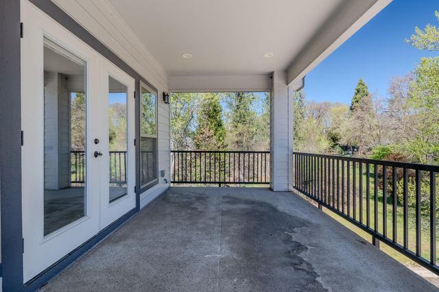 302 Penny Lane, Shady Cove, OR 97539