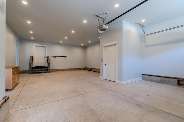 302 Penny Lane, Shady Cove, OR 97539