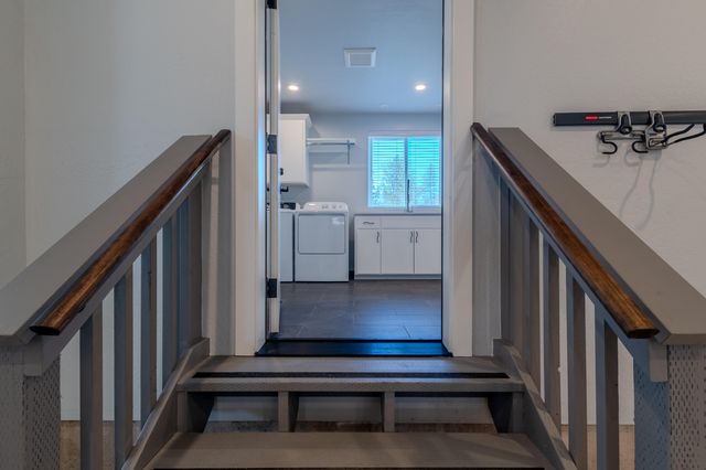 302 Penny Lane, Shady Cove, OR 97539