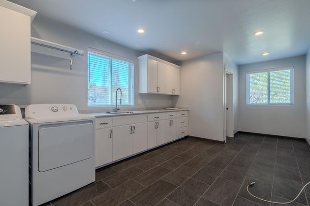 302 Penny Lane, Shady Cove, OR 97539