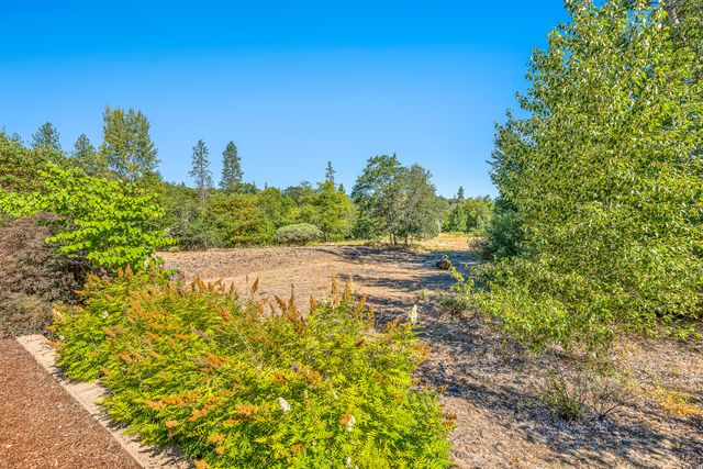 302 Penny Lane, Shady Cove, OR 97539