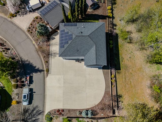 302 Penny Lane, Shady Cove, OR 97539