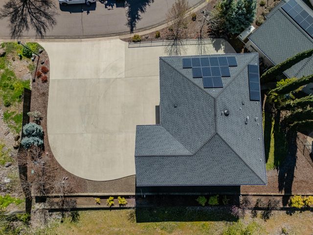 302 Penny Lane, Shady Cove, OR 97539