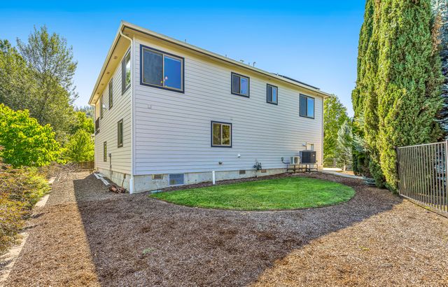 302 Penny Lane, Shady Cove, OR 97539