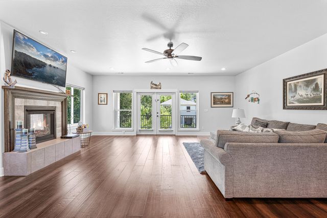 302 Penny Lane, Shady Cove, OR 97539