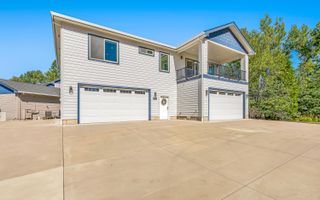302 Penny Lane, Shady Cove, OR 97539
