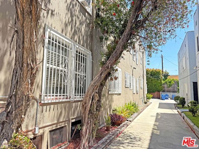 636 N Spaulding Avenue, Los Angeles, CA 90036