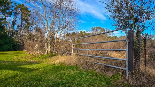 24995 Howser Drive, New Caney, TX 77357