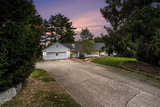 2433 Oakland Drive, Kalamazoo, MI 49008