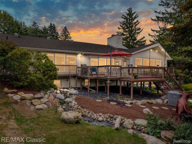 6600 Valley Spring Road, Bloomfield Charter Township, MI 48301