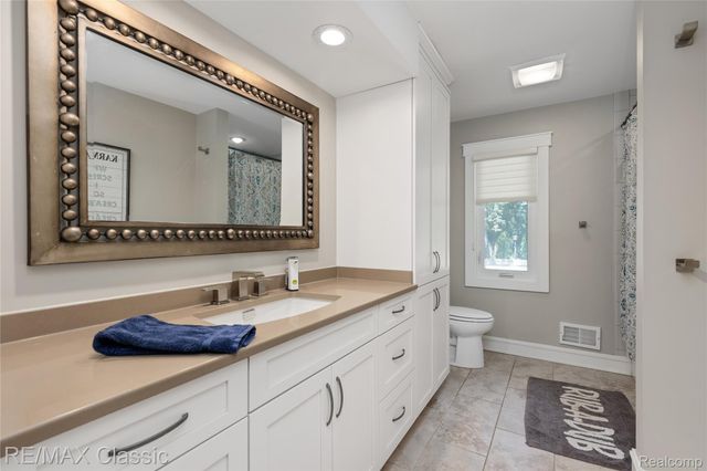6600 Valley Spring Road, Bloomfield Charter Township, MI 48301