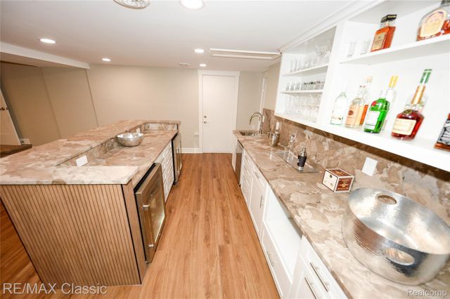 6600 Valley Spring Road, Bloomfield Charter Township, MI 48301