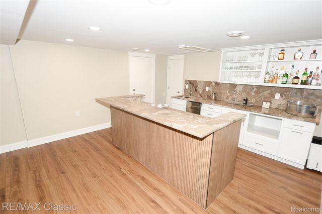 6600 Valley Spring Road, Bloomfield Charter Township, MI 48301