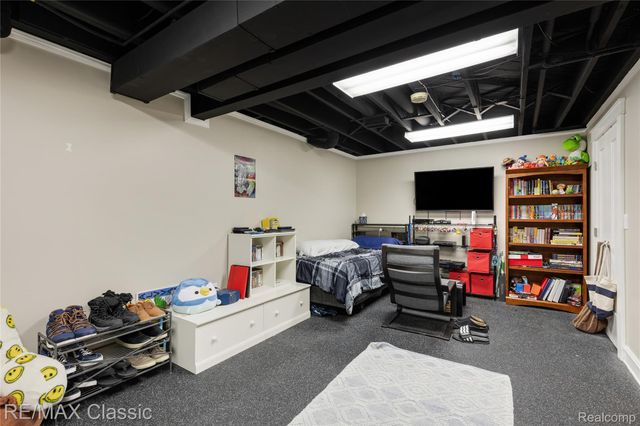 6600 Valley Spring Road, Bloomfield Charter Township, MI 48301