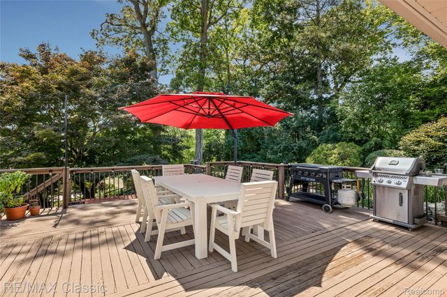 6600 Valley Spring Road, Bloomfield Charter Township, MI 48301