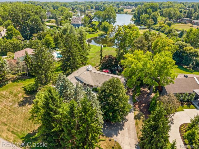 6600 Valley Spring Road, Bloomfield Charter Township, MI 48301