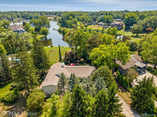 6600 Valley Spring Road, Bloomfield Charter Township, MI 48301