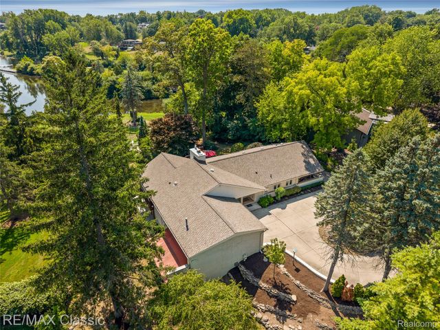 6600 Valley Spring Road, Bloomfield Charter Township, MI 48301