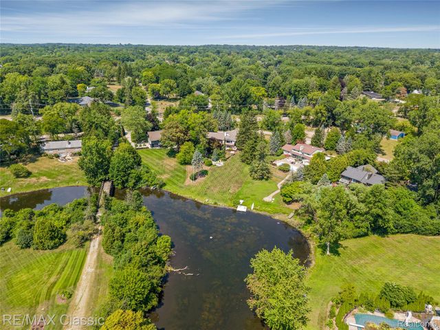 6600 Valley Spring Road, Bloomfield Charter Township, MI 48301