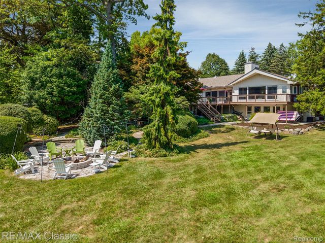 6600 Valley Spring Road, Bloomfield Charter Township, MI 48301