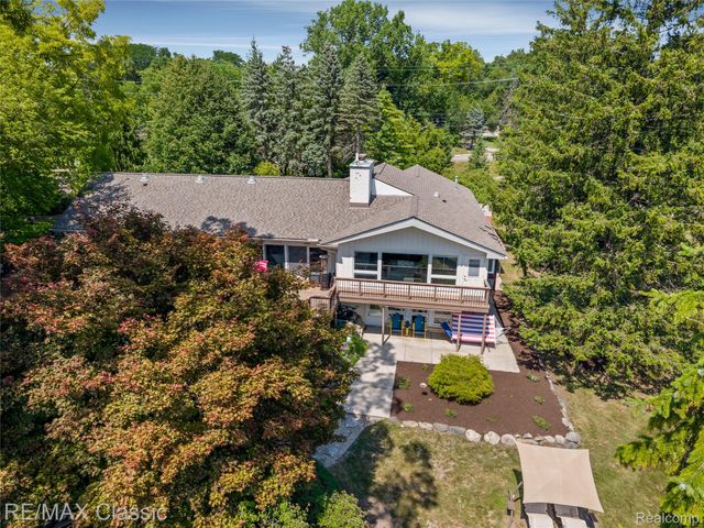 6600 Valley Spring Road, Bloomfield Charter Township, MI 48301