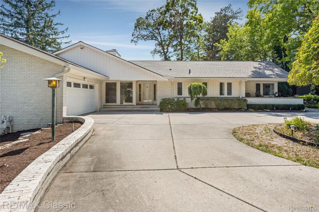 6600 Valley Spring Road, Bloomfield Charter Township, MI 48301