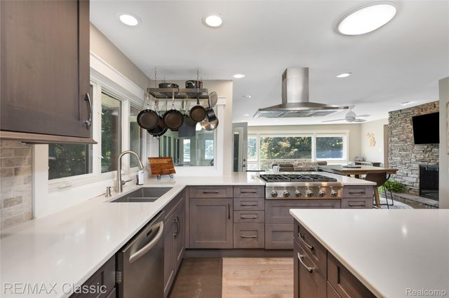 6600 Valley Spring Road, Bloomfield Charter Township, MI 48301