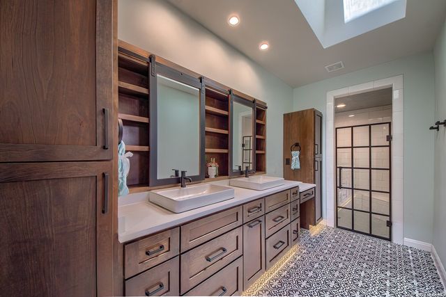 122 NAVAJO TRL, Seguin, TX 78155
