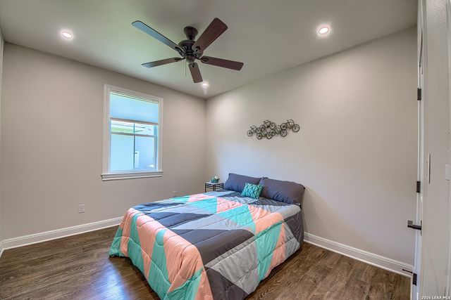 122 NAVAJO TRL, Seguin, TX 78155