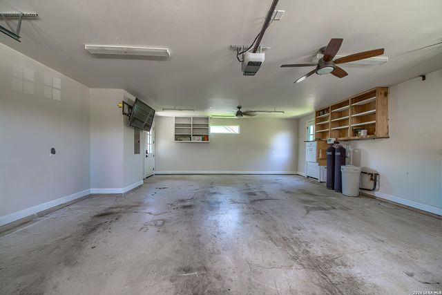 122 NAVAJO TRL, Seguin, TX 78155